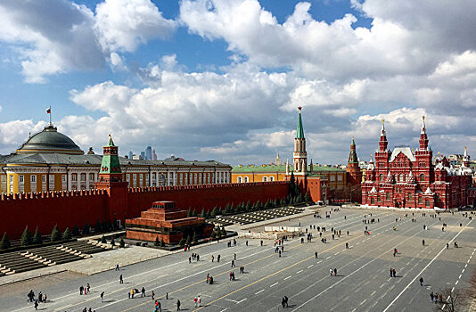 На реконструкцию военного парада 7 ноября выделят 20 млн рублей