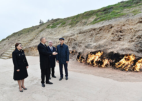 Невыносимые условия: президент Алиев недоволен заповедником "Янардаг"