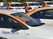 В Подмосковье припаркованным во дворе авто каршеринга прокололи колеса