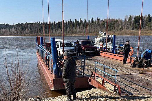 В Кировской области развели мост через реку Луза