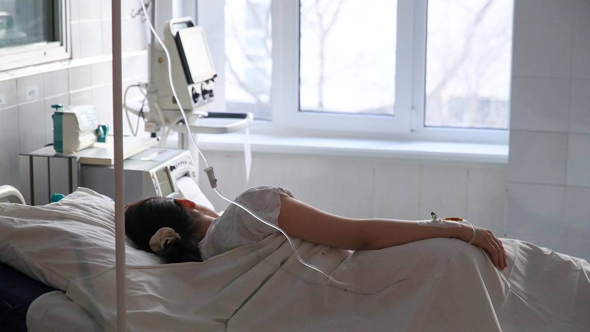 Стало известно состояние девушки, которую ударил ножом бывший парень в Москве