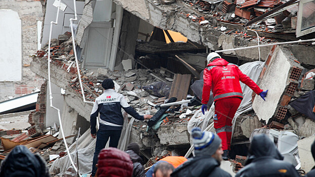 Число жертв землетрясения в Турции выросло