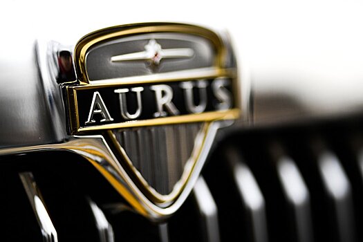 ТАСС: Автомобиль Aurus с правительственными номерами попал в ДТП в центре Москвы