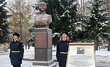 На территории казанской гимназии установили памятник летчице Магубе Сыртлановой