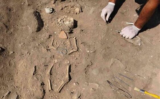 Археологи нашли похороненного с браслетами ребенка