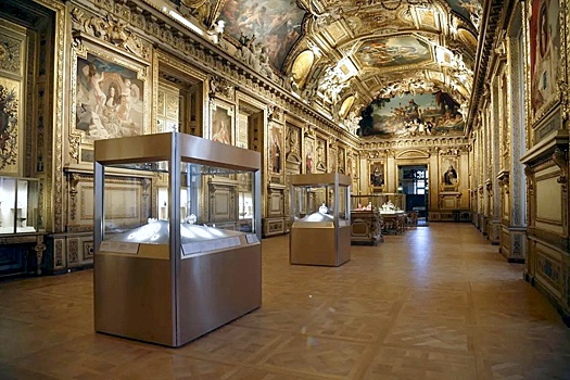 Reuters: Вернуть украденные из Лувра ценности будет сложно