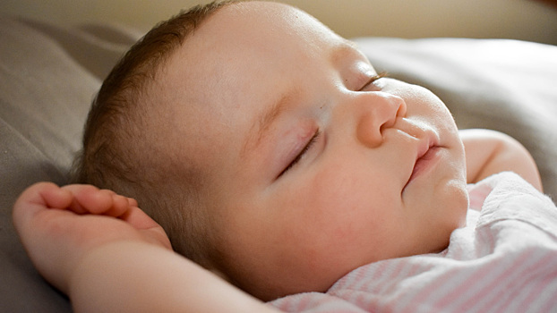 Педиатр рекомендовал родителям укладывать малышей спать даже в новогоднюю ночь