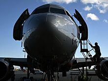 Самолет Superjet 100 запросил экстренную посадку из-за неполадки