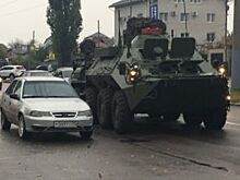 Последствия ДТП легковушки с БТР в Воронеже попали на видео