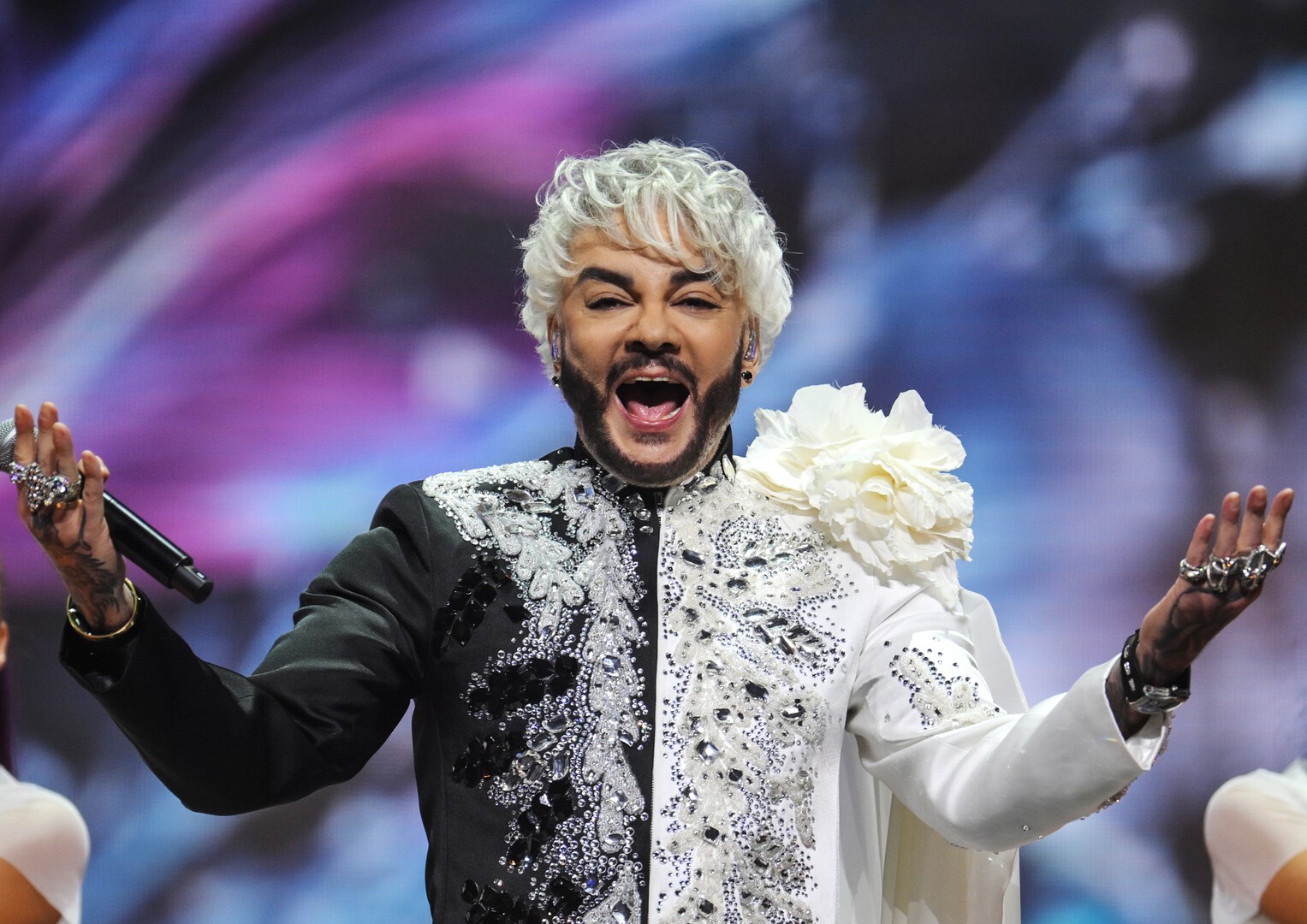 Киркоров украсил дом к Новому году на миллионы рублей