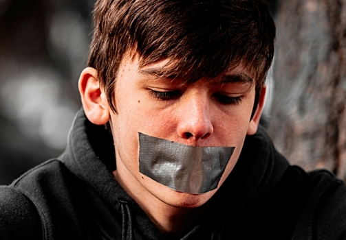 Невролог предостерег от практики сна с заклеенным ртом: смертельно опасно