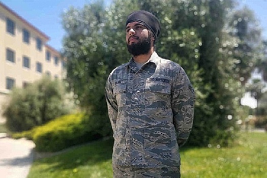В ВВС США появился бородатый летчик в тюрбане