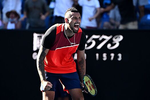 Ник Кирьос плюнул в сторону своей команды в матче US Open. Судья на вышке заметил это