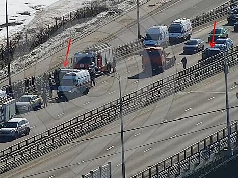 Два автомобиля столкнулись на Валаамской улице