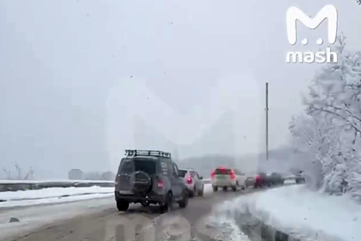 Mash: в Крыму за час выпала месячная норма осадков, дороги парализованы