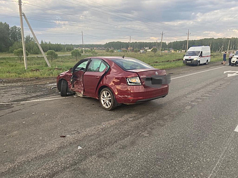 В лобовом ДТП под Челябинском пострадали двое взрослых и ребенок