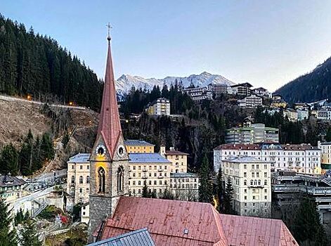"Дружно пили, жрали и укатывались"