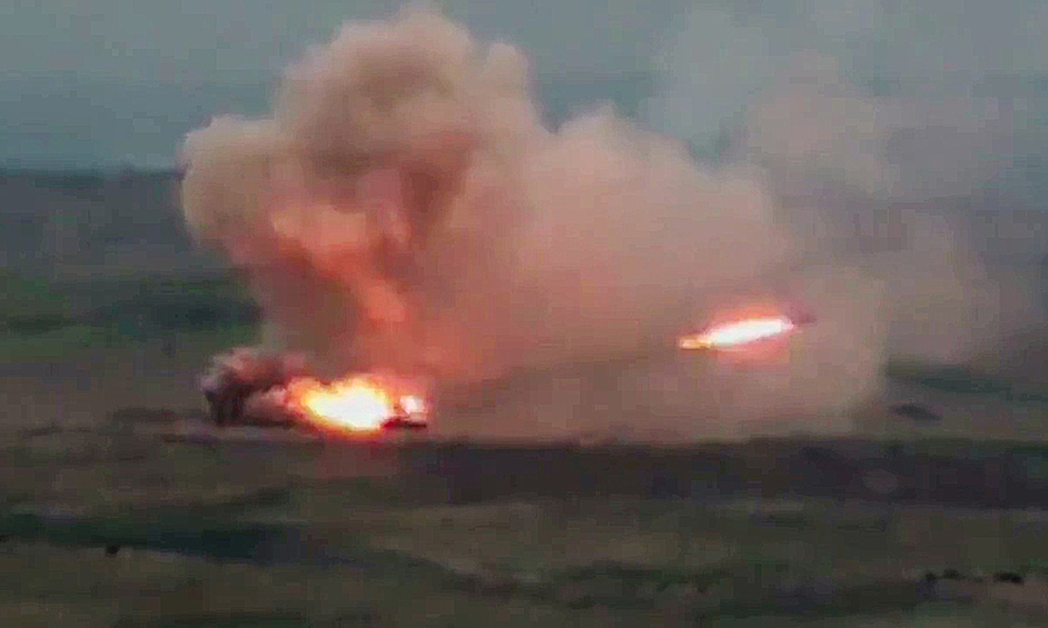 27 сентября в зоне Карабахского конфликта начались ожесточенные боевые действия с применением тяжелой артиллерии, танков и беспилотников. Обе стороны сообщают об убитых и раненых, в том числе среди гражданского населения.