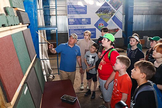 Надымским школьникам организовали экскурсию на завод по переработке шин