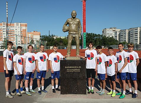 Скульптура, посвященная заслуженному тренеру России Автандилу Барамидзе, установлена в Дзержинске