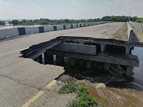 Возле села Марково Благовещенского района частично обрушился мост