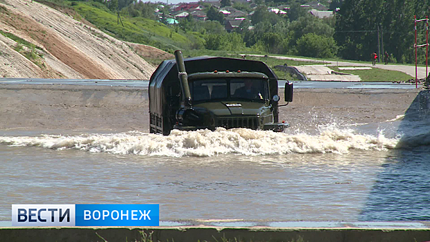 Суровые состязания мастеров автобронетанковой техники прошли в Острогожске