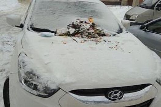 Как наказать соседа за парковку у подъезда?