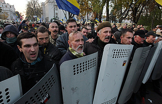 У Верховной рады собрались около тысячи митингующих