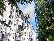 Вспышка газа вызвала крупный пожар в многоэтажке в Новороссийске