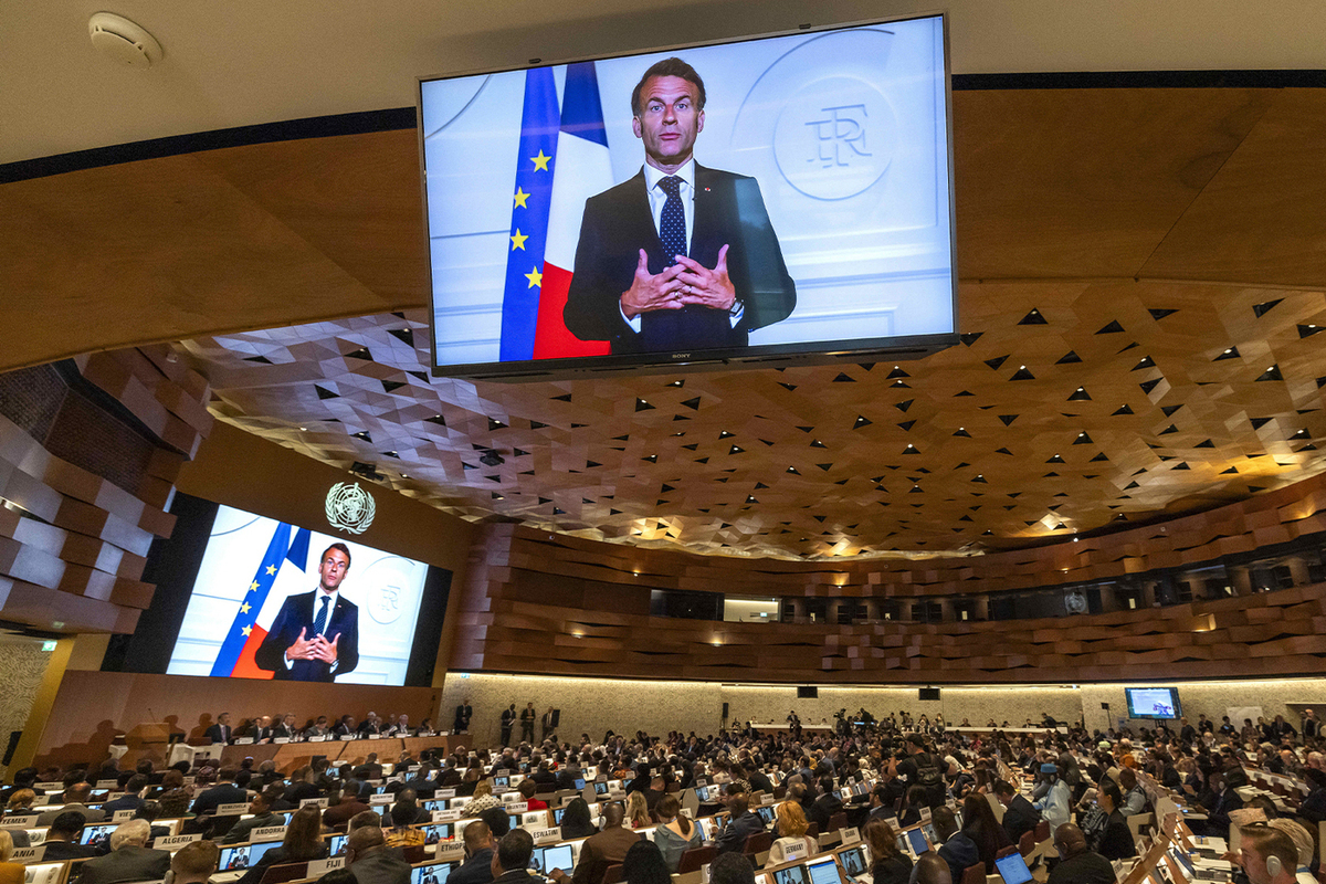 Будем подстраховывать Украину: Макрон продолжает делать провокационные заявления