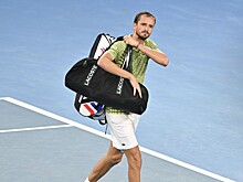 Медведев проиграл Циципасу