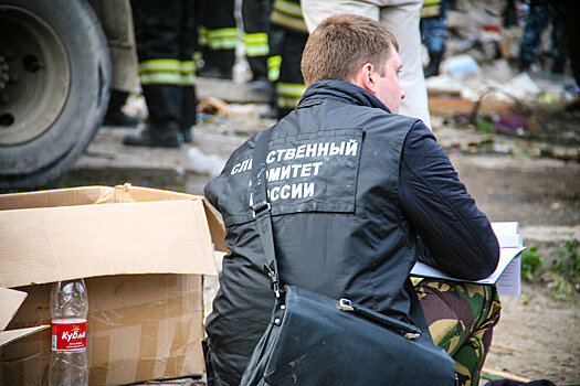 В Астрахани на мужчину рухнула железобетонная лестница