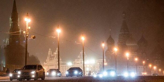 В ГИБДД призвали водителей соблюдать осторожность на дорогах Москвы в связи со снегопадом