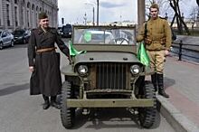 «Бессмертный полк» и парад ретроавтомобилей прошли по Петербургу