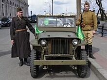 «Бессмертный полк» и парад ретроавтомобилей прошли по Петербургу