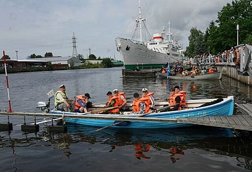Кадеты и курсанты из Калининграда отправились на ялах по маршруту молодого Петра I