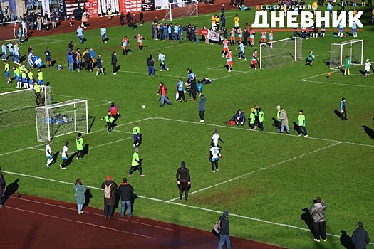 На стадионе «Петровский» проходит третий «Кубок Лаврова и Семёнова»