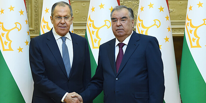 Эмомали Рахмон и Сергей Лавров обсудили сотрудничество Таджикистана и России