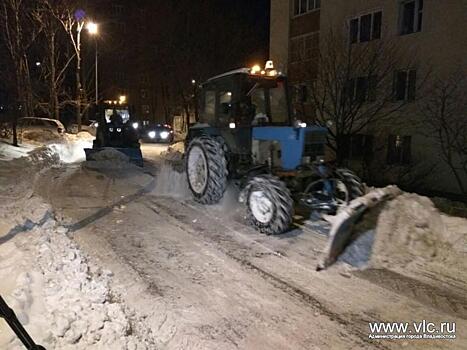 Более 500 «КамАзов» снега вывезли с улиц Владивостока за ночь