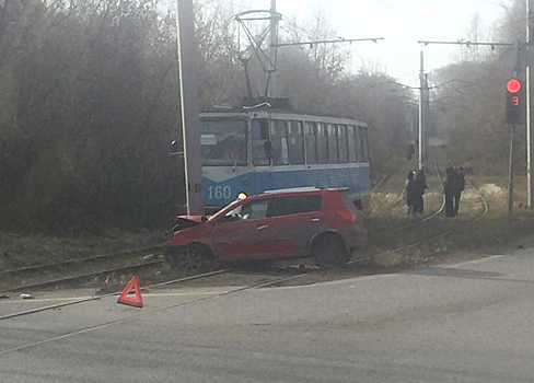 Два ДТП заблокировали движение трамваев в Новокузнецке