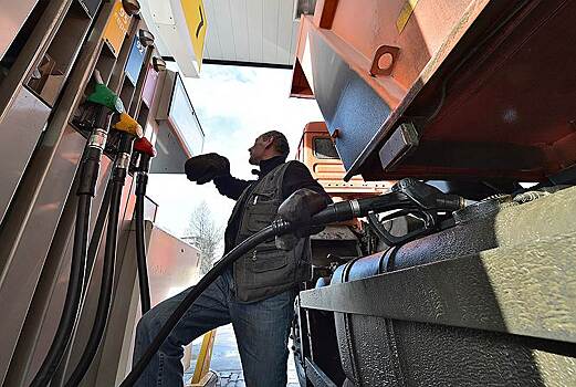 Бензин и дизтопливо отказываются дешеветь