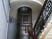 Старый лифт в доме увеличивает срок продажи квартиры в Петербурге