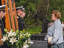 В мурманском Видяево почтили память 118 погибших подводников "Курска"