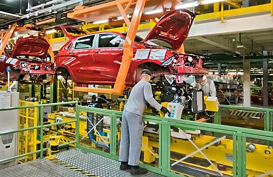 Российские автопроизводители собираются упрощать комплектации из-за сбоя поставок деталей из ЕС