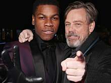 «Что за балбес»: Марк Хэмилл подшутил над Джоном Бойегой, нечаянно слившим сценарий «Звездных войн»