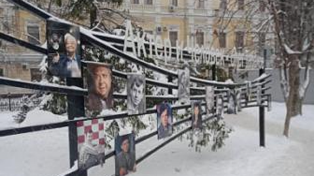 Мемориал Табакову в Саратове снова восстановили