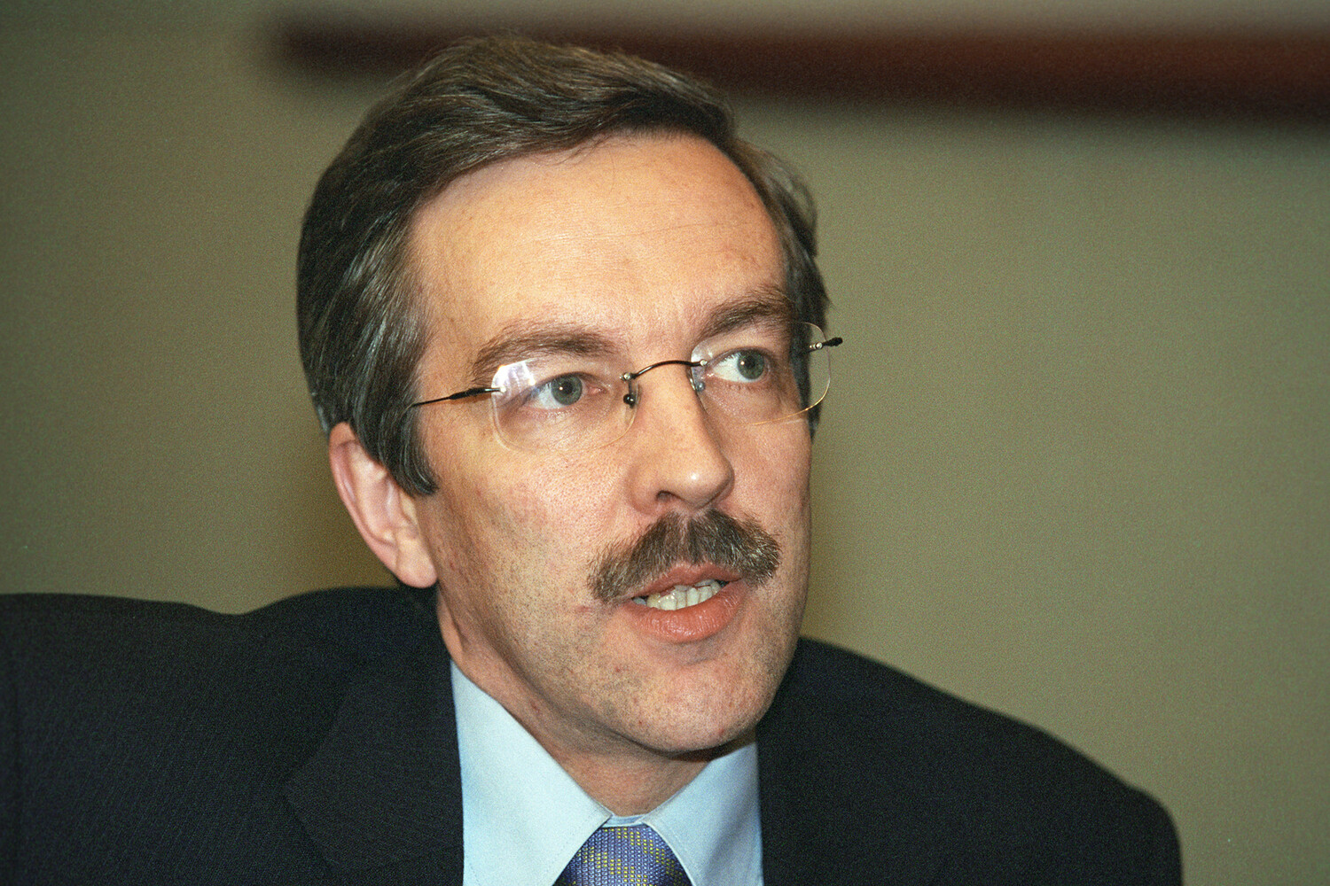 "Ъ": глава фракции "Яблока" в ЗАКСе Петербурга Шишлов сложил полномочия депутата