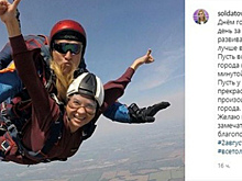 Глава омского Минздрава Ирина Солдатова на День ВДВ прыгнула с парашютом