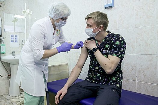 Попова назвала сроки появления антител после вакцины "Спутник Лайт"