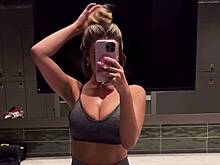 «Самая сексуальная в мире волейболистка» показала фигуру в обтягивающем топе